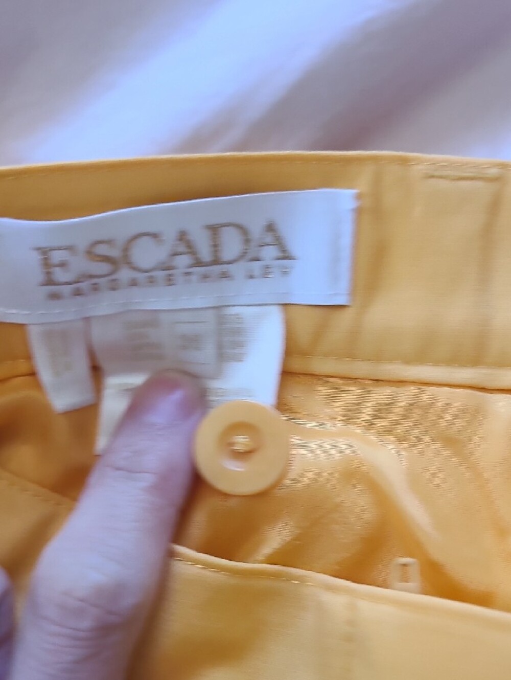 Vintage Escada Apricot High-Waist Trousers Size 36 100%wool - Picture 3 of 7